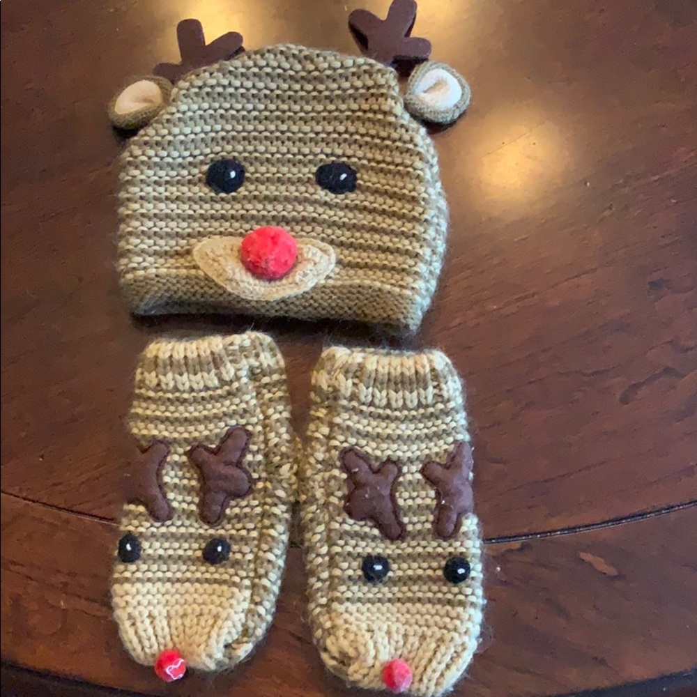 Mud Pie reindeer hat and mittens